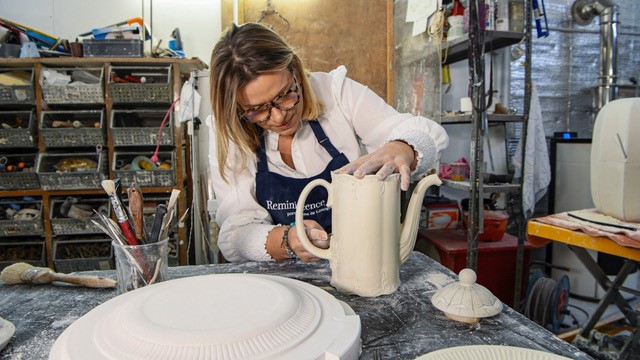 Une créatrice d'objets d'art de vivre à la française