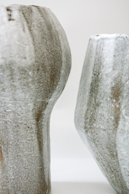 Focus sur un vase de Lisa Chamoun
