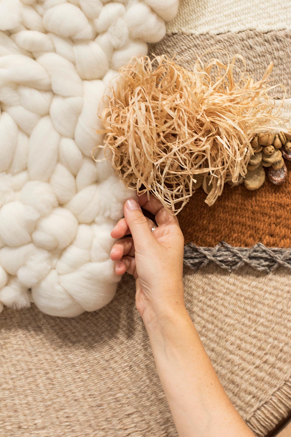 Détail décor sur-mesure par Candice Aubert Dhô, artisane textile engagée