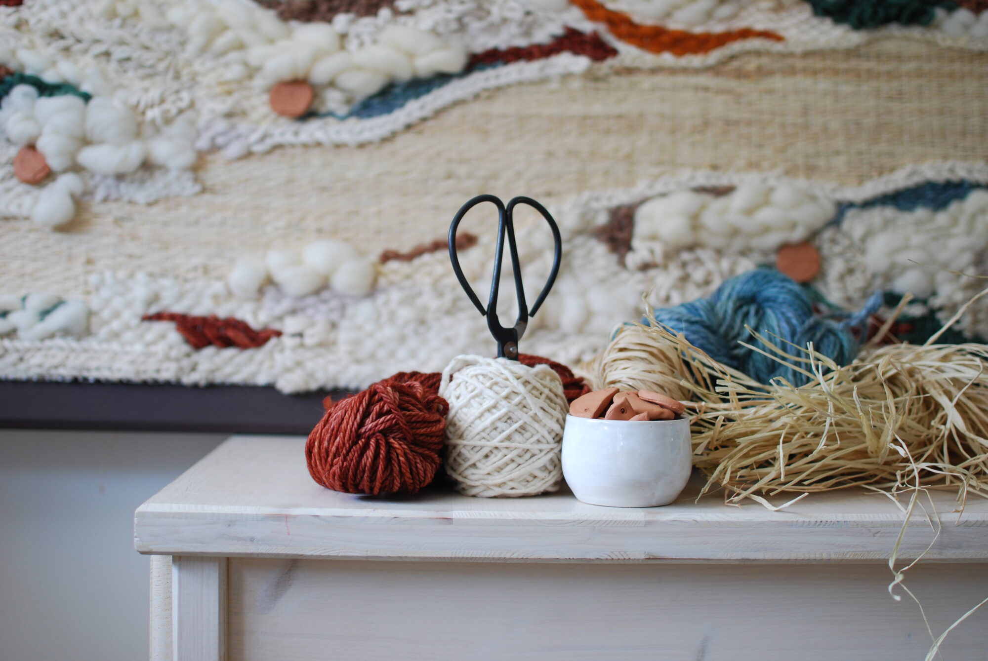Outils d'une artisane textile engagée