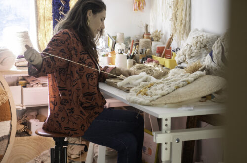 Candice Aubert Dhô artisane textile engagée à son atelier